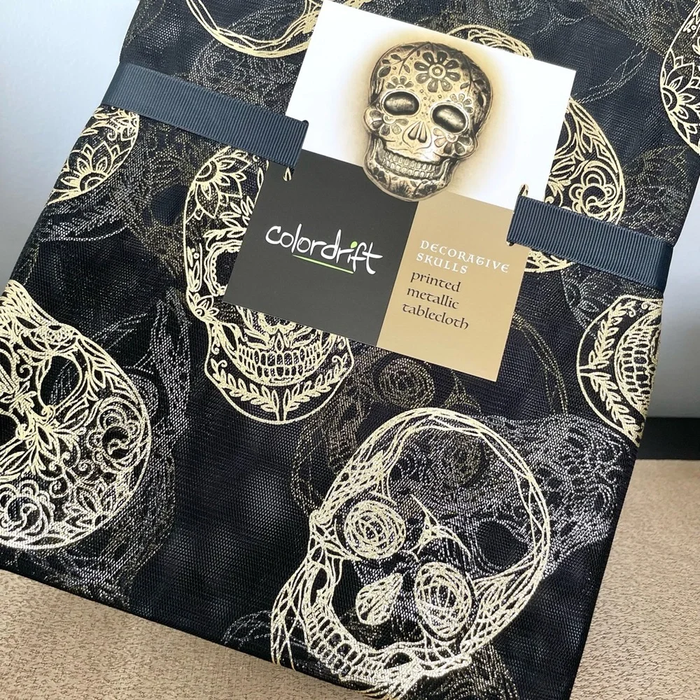 🆕Sheer Gold/Silver Metallic Printed Skulls Reversible Tablecloth